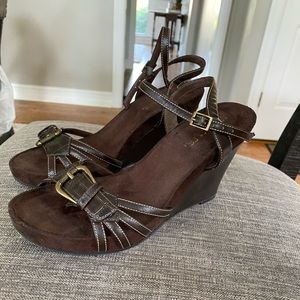 Aerosols Sandal wedges